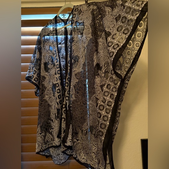 Patterned Kimono - Picture 2 of 6
